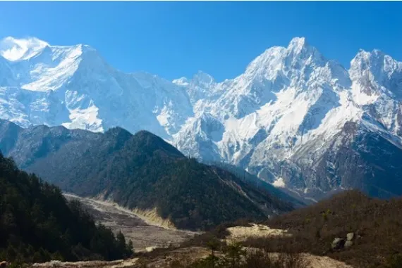 Manaslu Circuit Trek in August